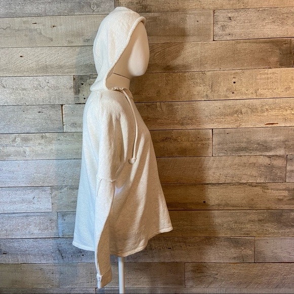 O’Neill women’s cream coloured hoodie in size x-small - Picture 3 of 9